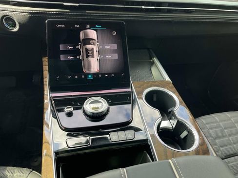 Certified 2025 Cadillac Escalade Sport Platinum image 36