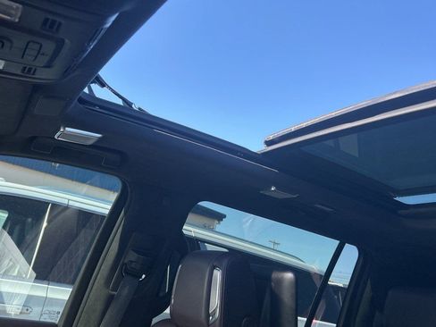 Used 2023 Cadillac Escalade ESV V image 12