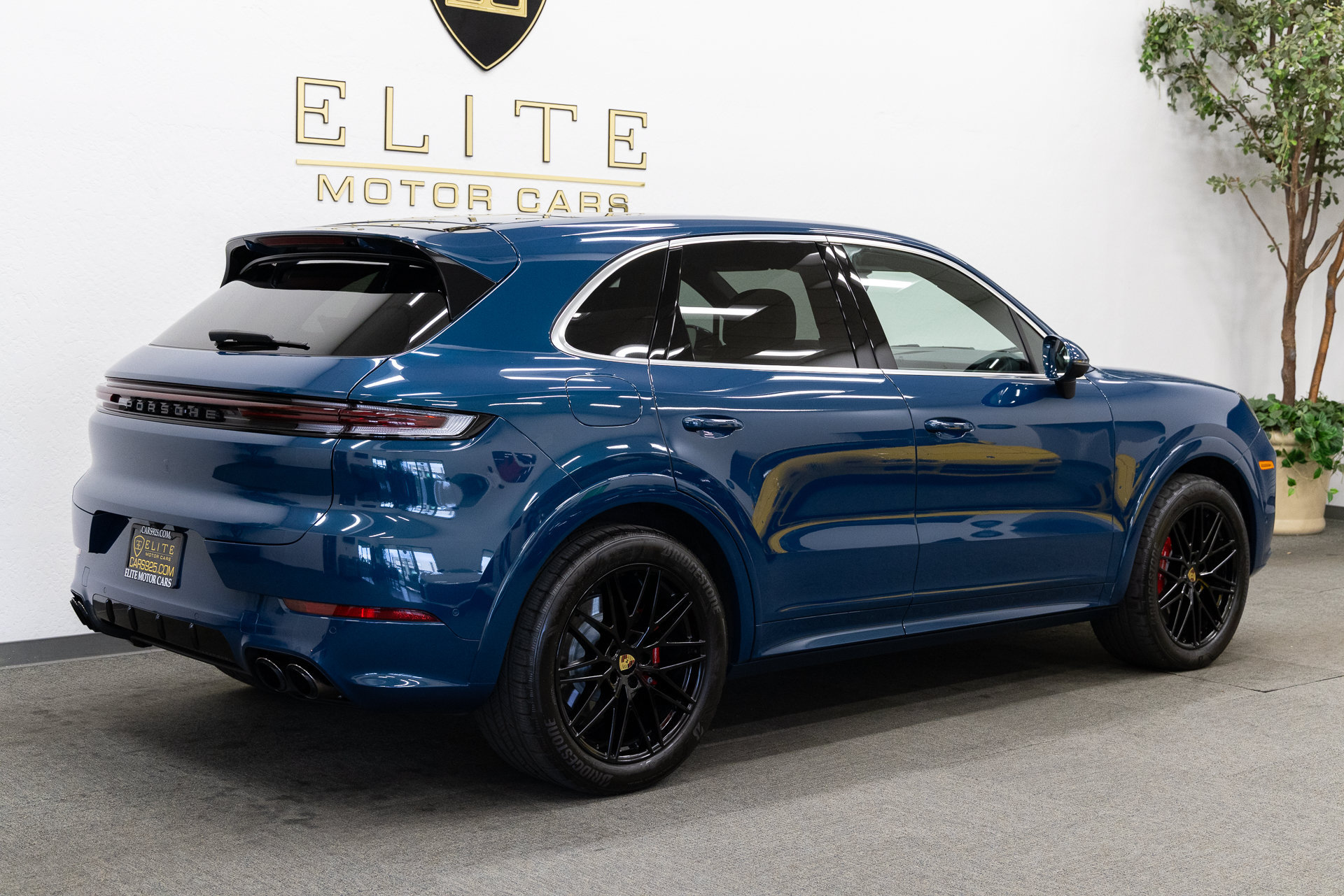 Used 2024 Porsche Cayenne S AWD/4WD image 11