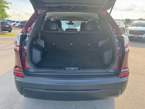 Used 2019 Jeep Cherokee Latitude Plus FWD image 24