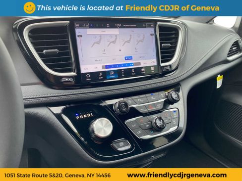 New 2026 Chrysler Pacifica Select image 18