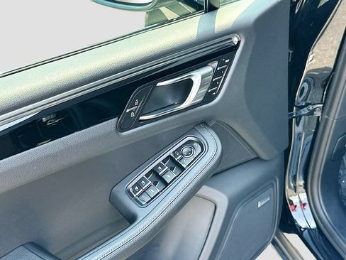Certified 2025 Porsche Macan S AWD/4WD image 20