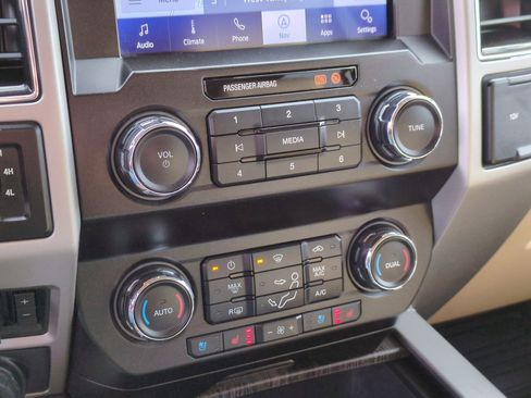 Used 2021 Ford F250 Lariat w/ Chrome Package image 27