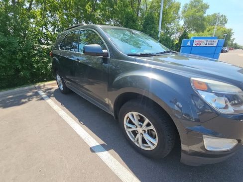 Used 2017 Chevrolet Equinox LT w/ Convenience Package AWD/4WD image 3