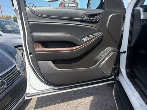 Used 2017 GMC Yukon XL SLT AWD/4WD image 6