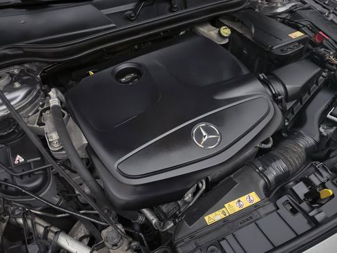 Used 2015 Mercedes-Benz GLA 250 4MATIC image 39