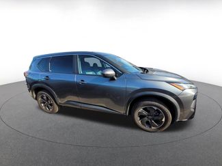 Used 2024 Nissan Rogue SV video 2