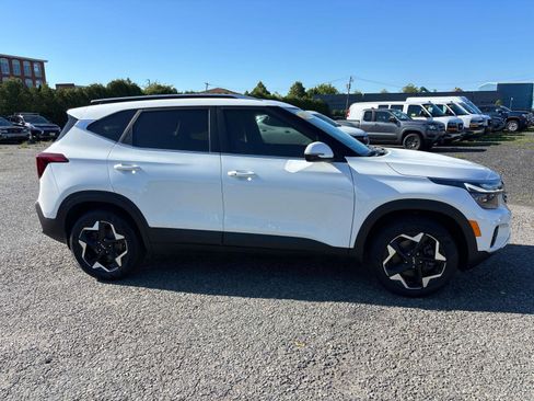 Used 2024 Kia Seltos EX AWD/4WD image 4