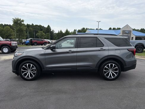 Certified 2025 Ford Explorer ST-Line RWD image 26