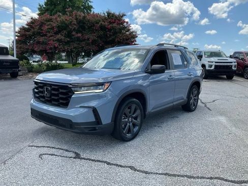 Used 2025 Honda Pilot Sport image 1
