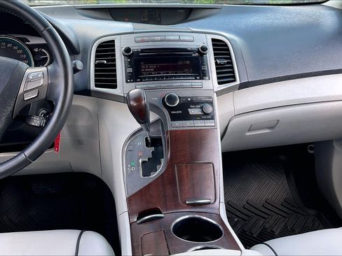 Used 2011 Toyota Venza w/ Leather Pkg FWD image 6