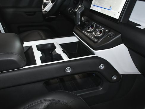 Used 2025 Land Rover Defender 110 S image 63