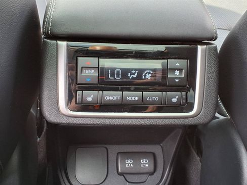 Used 2022 Subaru Ascent Limited w/ Technology Package AWD/4WD image 10