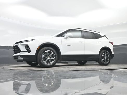 Used 2025 Chevrolet Blazer LT w/ Convenience Package FWD image 17