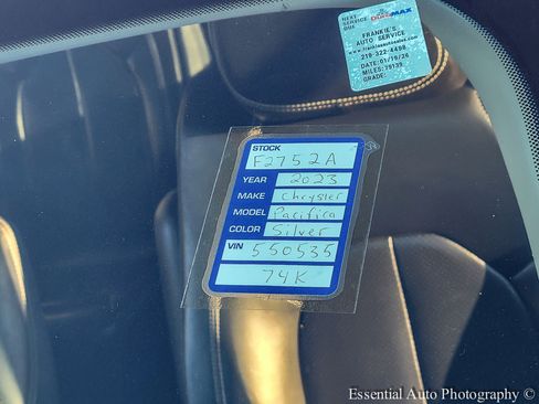 Used 2023 Chrysler Pacifica Touring-L FWD image 37