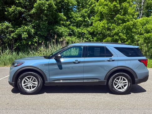 Certified 2025 Ford Explorer Active AWD/4WD image 9