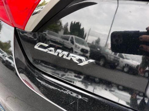Used 2017 Toyota Camry SE FWD image 8