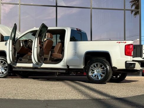Used 2017 Chevrolet Silverado 1500 High Country image 30