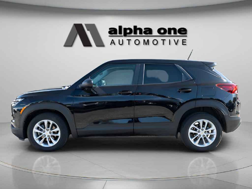Used 2025 Chevrolet TrailBlazer LS w/ LS Convenience Package FWD image 11