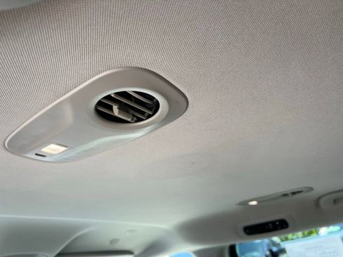 Used 2023 Chrysler Pacifica Touring-L FWD image 47