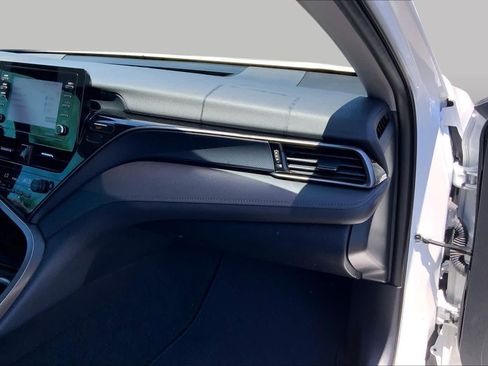 Used 2022 Toyota Camry LE w/ Carpet Mat Package (TMS) FWD image 18