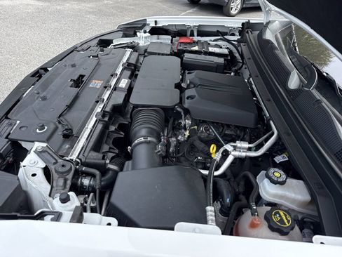 Used 2024 Chevrolet Colorado LT RWD image 32