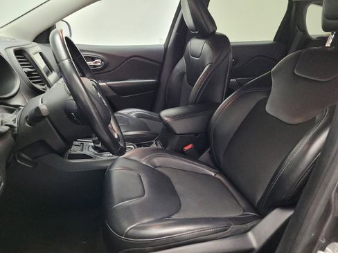 Used 2019 Jeep Cherokee Latitude Plus image 17