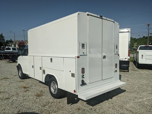 New 2025 Chevrolet Express 3500 w/ Power Convenience Package image 6