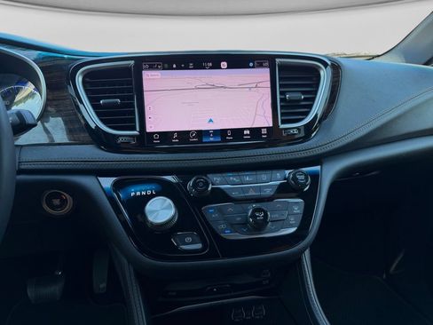 Used 2022 Chrysler Pacifica Pinnacle AWD/4WD image 14