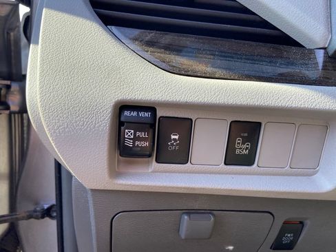 Used 2017 Toyota Sienna XLE AWD/4WD image 15