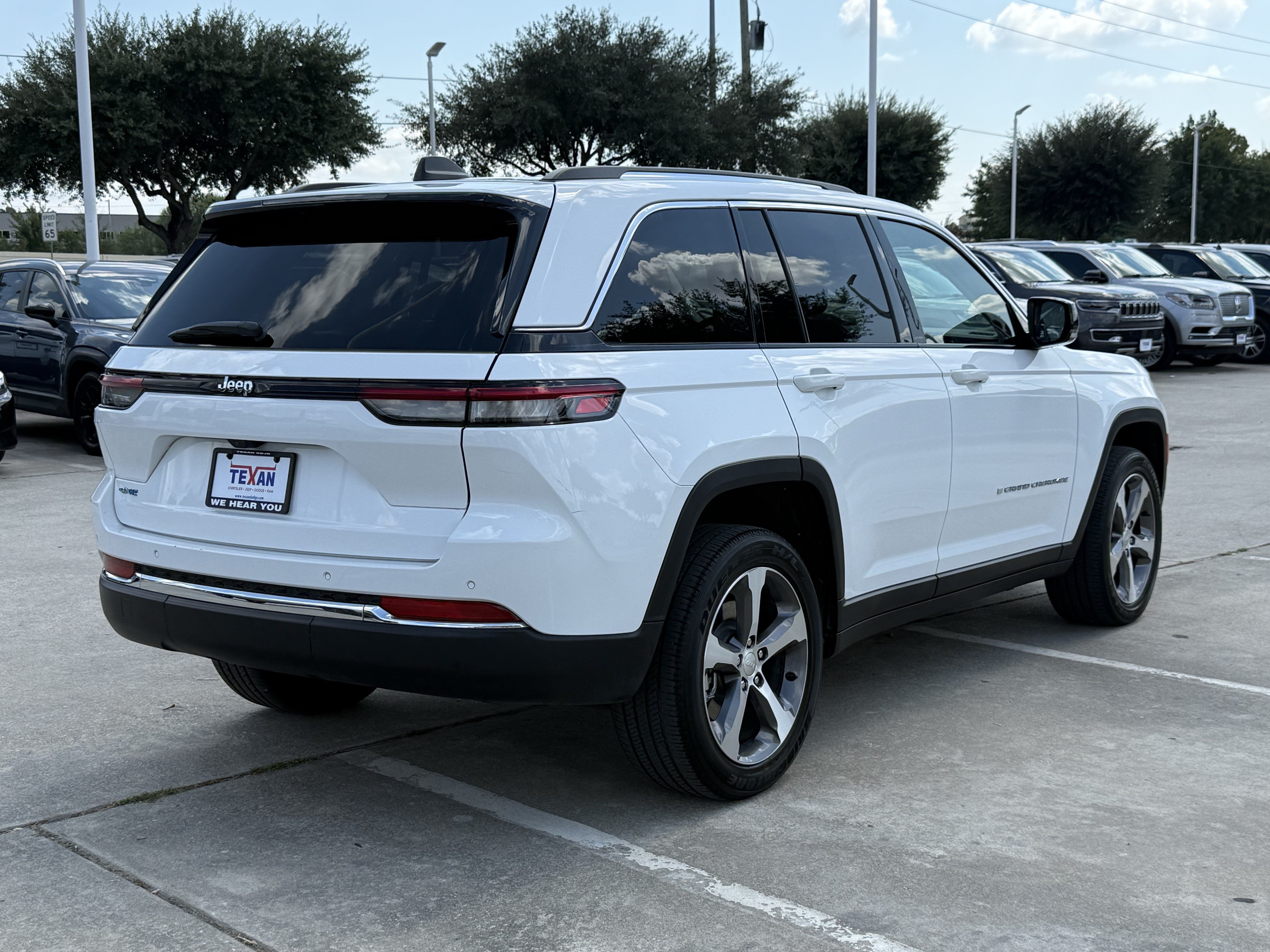 Used 2023 Jeep Grand Cherokee 4WD 4xe image 5