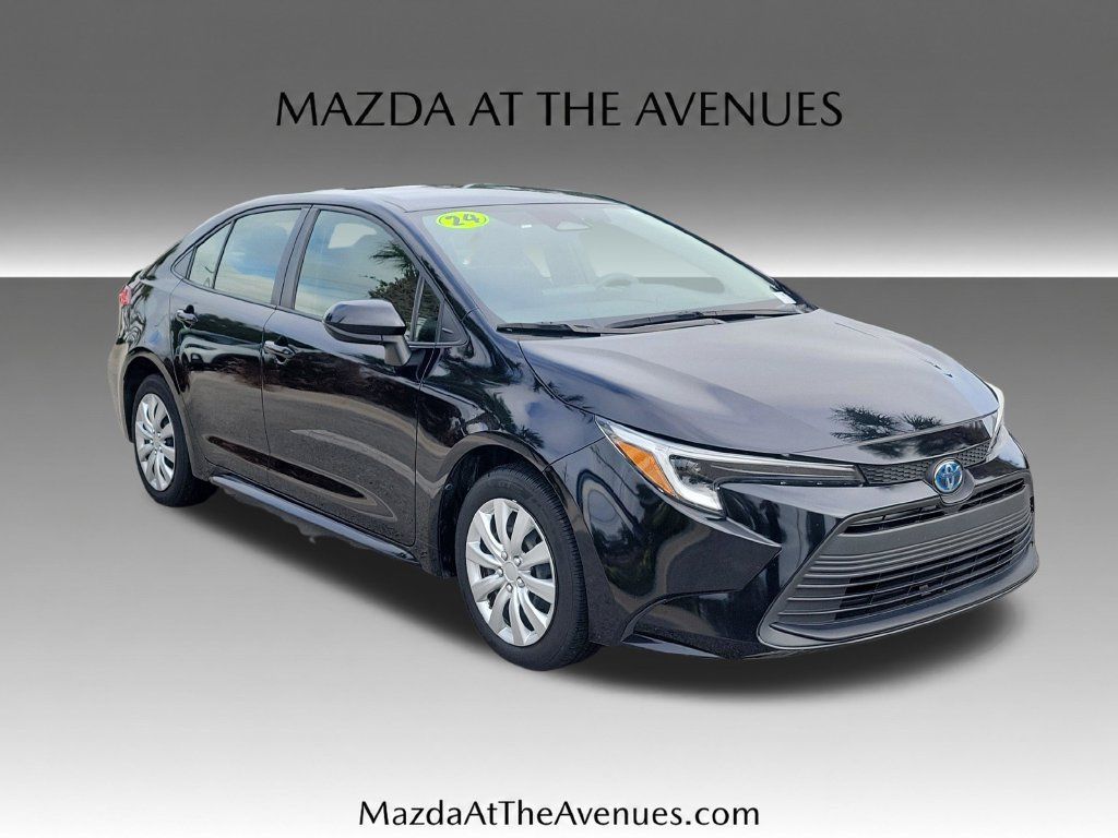 Used 2024 Toyota Corolla LE FWD image 3