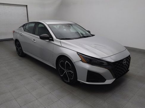 Used 2024 Nissan Altima 2.5 SR FWD image 13