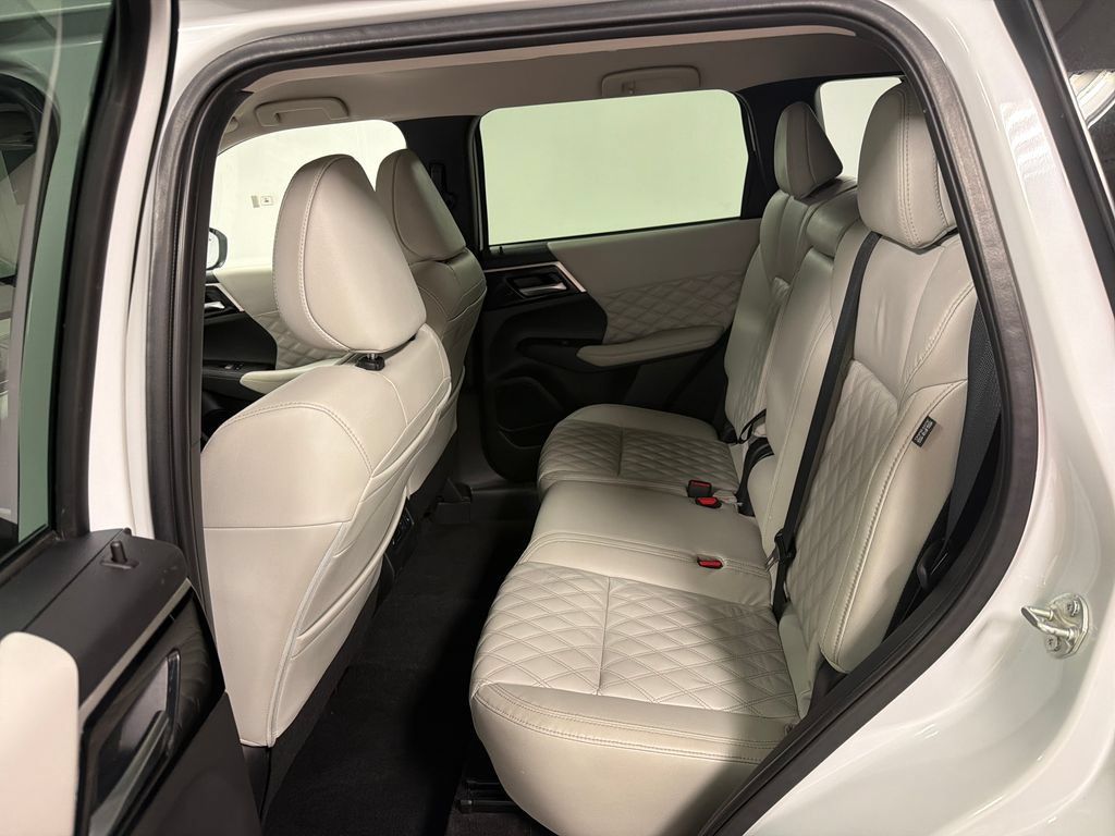 Used 2022 Mitsubishi Outlander SEL AWD/4WD image 26