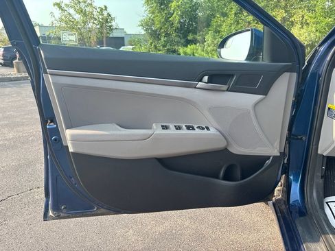 Used 2017 Hyundai Elantra SE FWD image 16