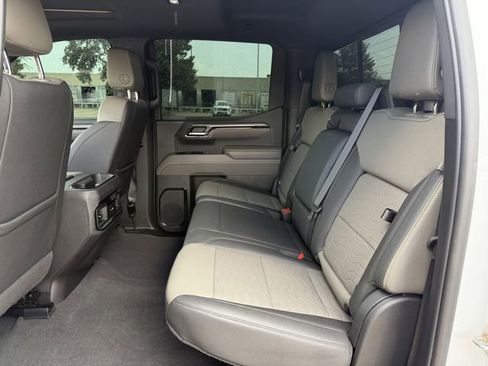 Used 2023 Chevrolet Silverado 1500 ZR2 w/ Technology Package AWD/4WD image 28
