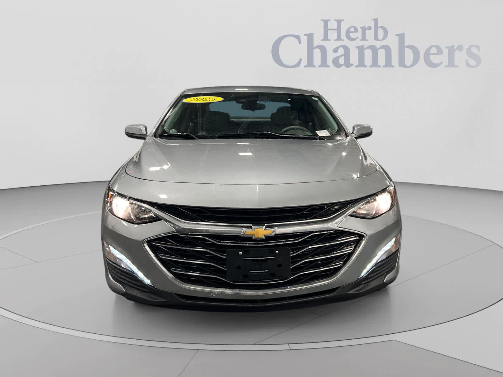 Used 2025 Chevrolet Malibu LT FWD image 2