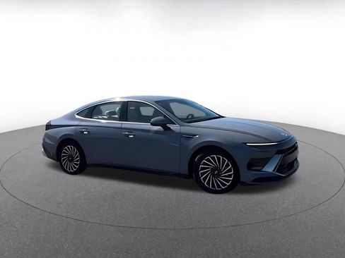 Used 2025 Hyundai Sonata SEL FWD image 2