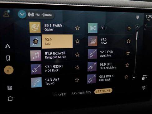 Used 2023 Land Rover Defender 130 SE image 9