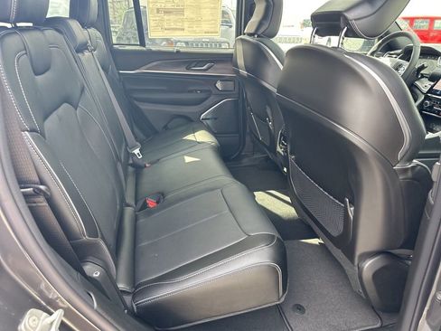 New 2024 Jeep Grand Cherokee Overland w/ Luxury Tech Group IV image 18