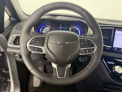 Used 2025 Chrysler Pacifica Select FWD image 21