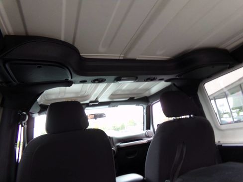 Used 2015 Jeep Wrangler Sport AWD/4WD image 9