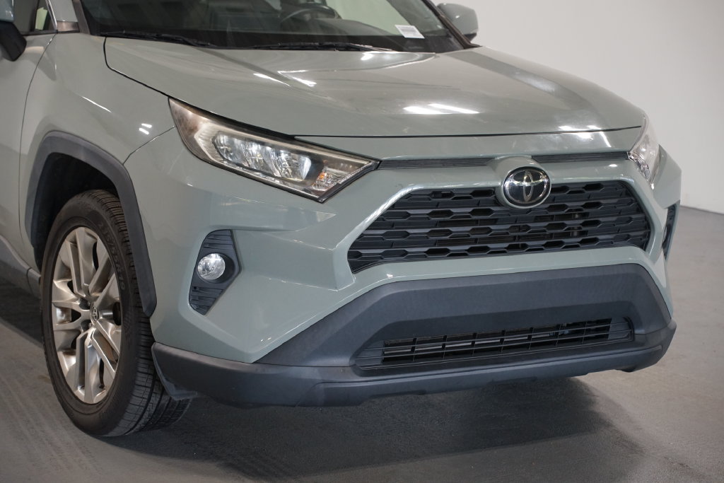 Used 2019 Toyota RAV4 XLE Premium FWD image 4