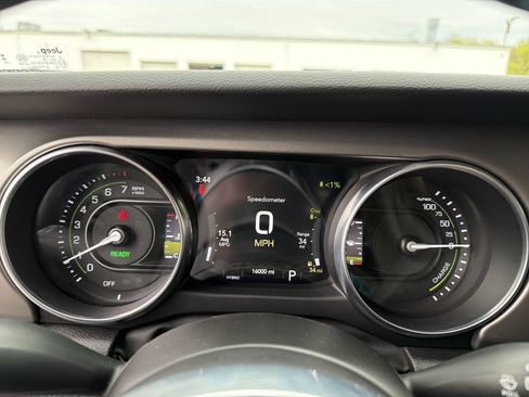 Used 2023 Jeep Wrangler Unlimited Rubicon 4xe w/ Cold Weather Group AWD/4WD image 22