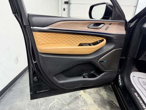 Used 2022 Jeep Grand Cherokee L Summit w/ Luxury Tech Group V image 10