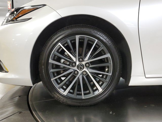 Used 2025 Lexus ES 300h w/ Premium Package FWD image 37