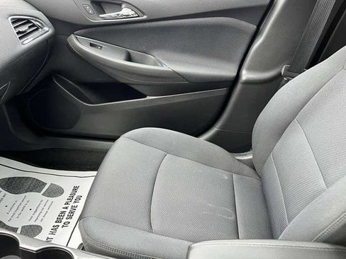 Used 2019 Chevrolet Cruze LT image 29