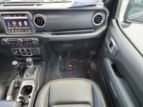 Used 2020 Jeep Gladiator Overland AWD/4WD image 14