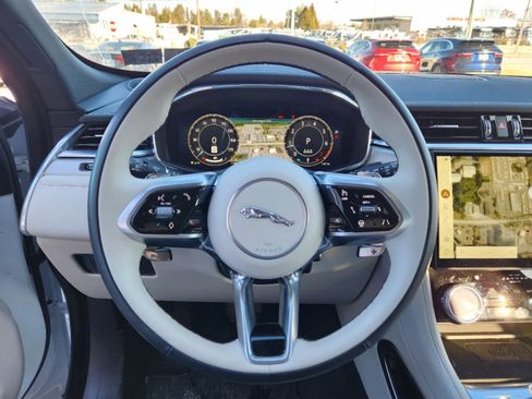 Certified 2024 Jaguar F-PACE R-Dynamic S image 17