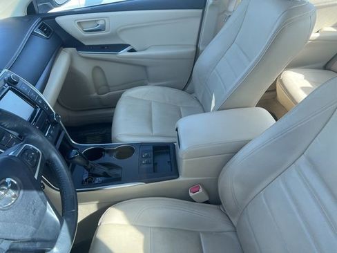 Used 2017 Toyota Camry XLE w/ Moonroof Package image 6